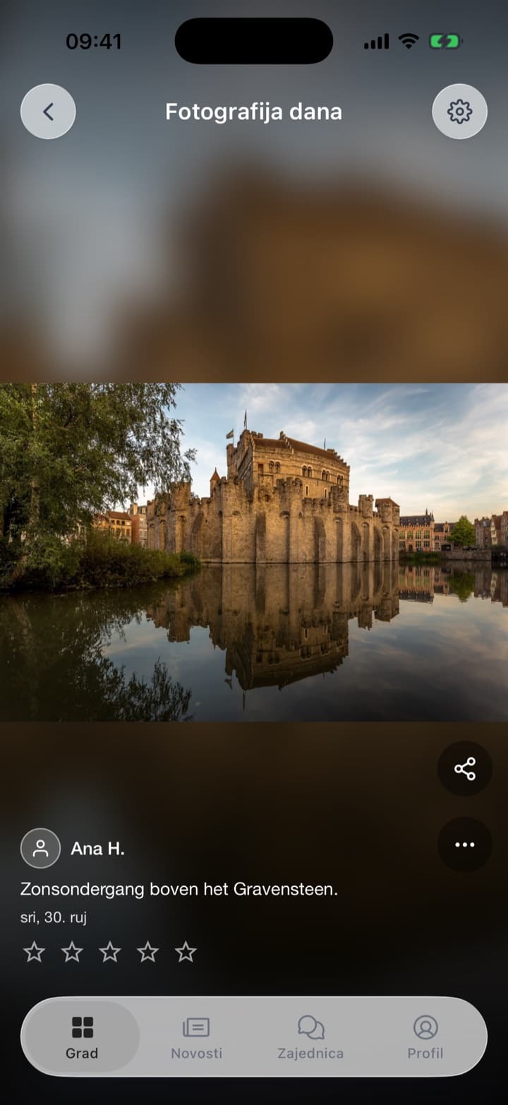 Na početnom zaslonu najbolja fotografija tjedna, autorica Ana H., ★ 5,0. Fotografije se otvaraju preko cijelog zaslona: jutro uz rijeku, ★ 3,0 · 1 ocjena. Dvije fotografije dalje stare kamene zidine u zalazak sunca, još bez ocjene.