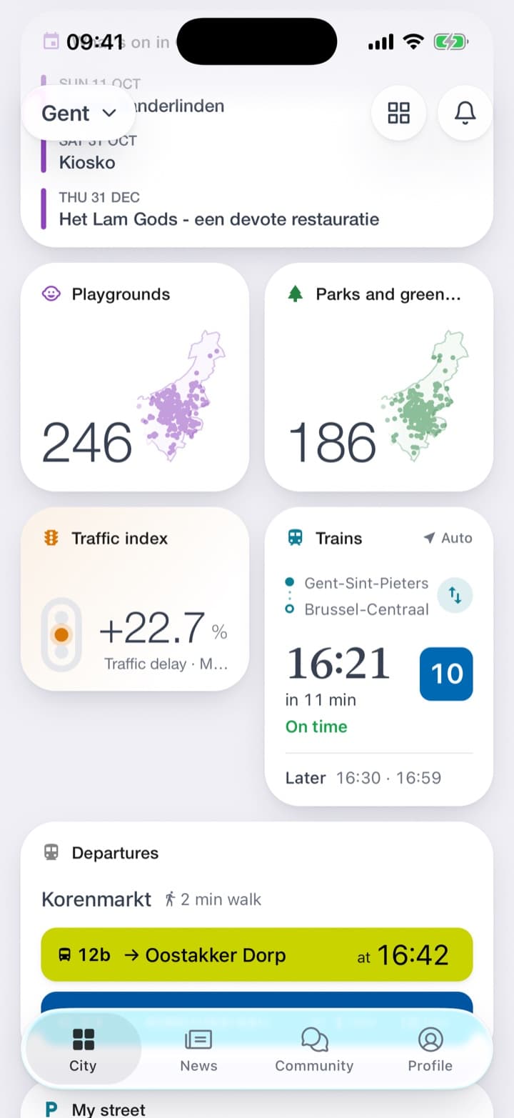 On the home screen, the traffic light at +22.7 %, amber lamp lit. Behind it, the slowest road at +60.4 %, the last seven days, and every road, worst first.